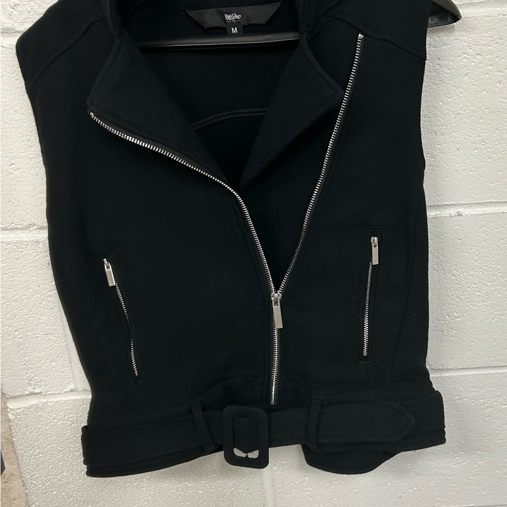 Top Very cool, size M, Mossimo top! Fashion, my friend, Fashion!  Great shape